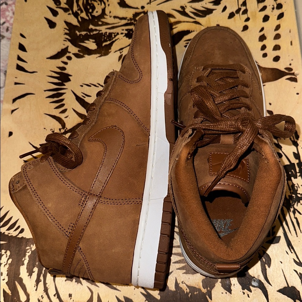 Nike Dunks High Top - Picture 5 of 6